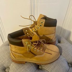 Boys Timberline’s Size 13